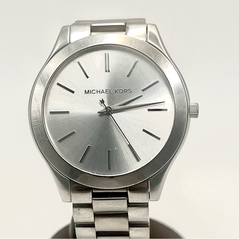 Michael Kors Runway Slim Watch Silver Unisex 40mm case 7" Wrist New Battery - Picture 2 of 10